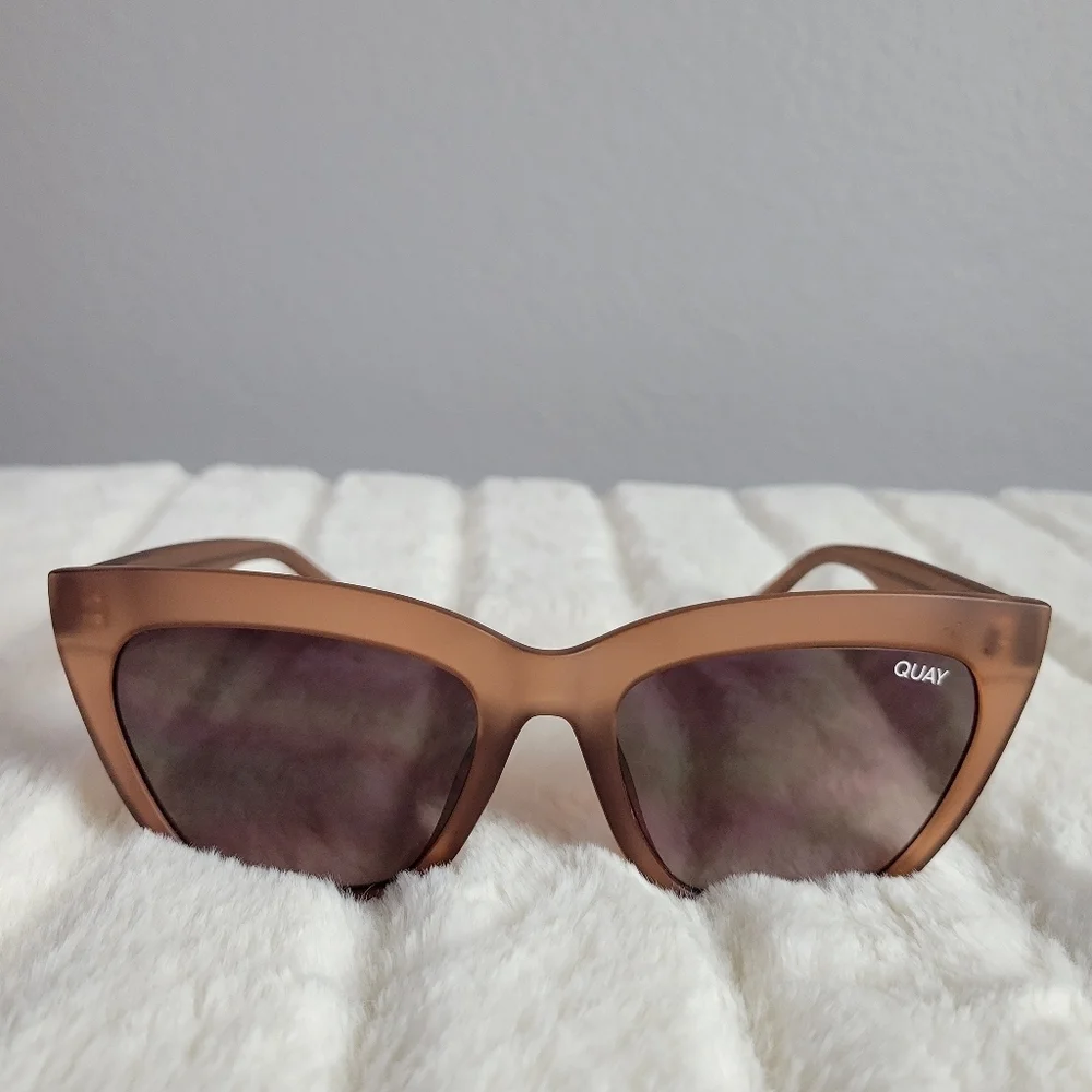 QUAY // ltd ed frosted caramel brown frame brown gradient lens cateyes